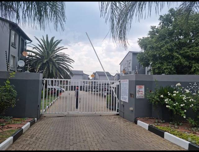 2 BEDROOM TOWNHOUSE FOR SALE IN VERWOERDPARK